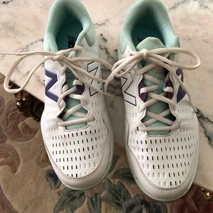 New Balance women’s white light green sneakers size 10.5